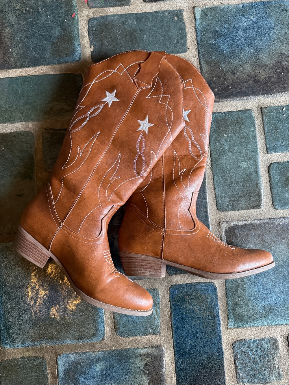 Tan Western Cowboy Boots with Star Stitching